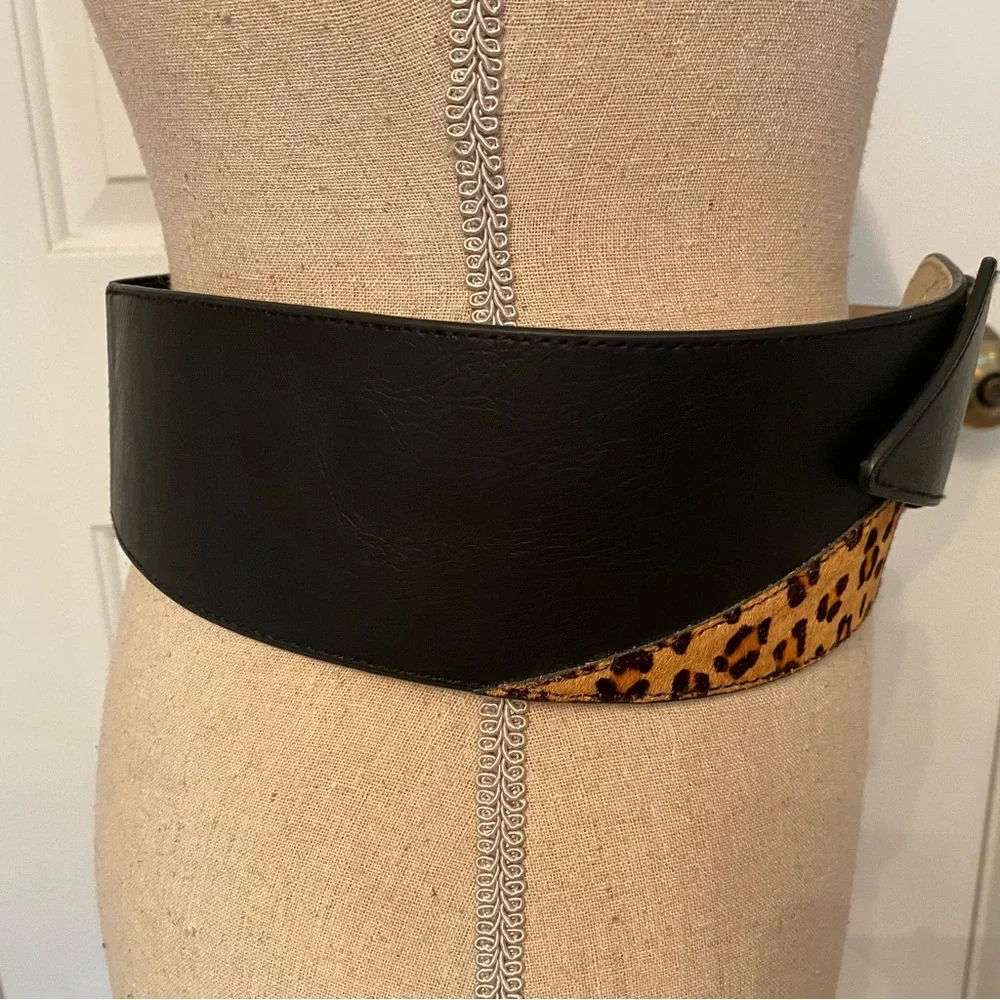 CHICO’S BELT BLACK FAUX LEATHER STRETCH ELASTIC SILVER BUCKLE ANIMAL ACCENT Sz M